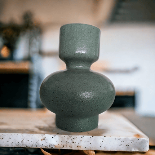 شمعدان اخضر بتصميم جميل