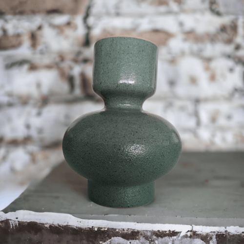 شمعدان اخضر بتصميم جميل