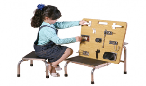 "لوحة المهارات الدقيقة Manipulation Board "