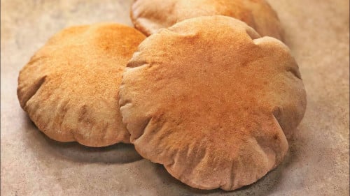 خبز عربي بر دوحة الريف