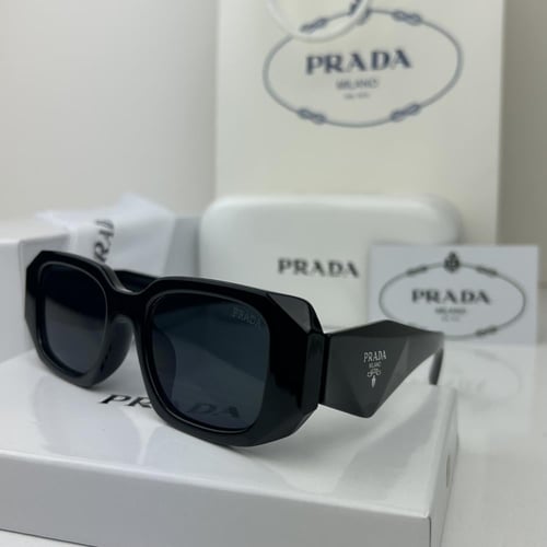 نظارة شمسية من ماركة برادا