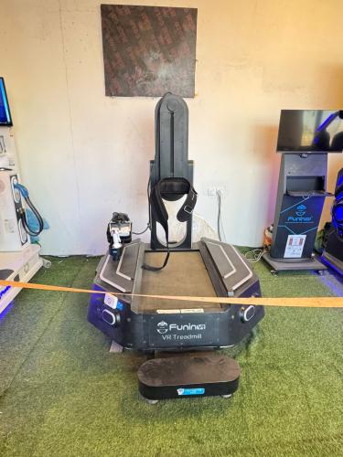 جهاز مشي تفاعلي للواقع الافتراضي