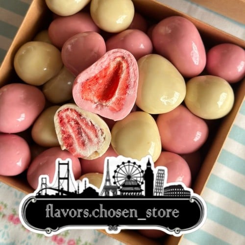 بوكس نص كيلو فراولة مقرمشة بالشوكولاته البيضاء و ا...