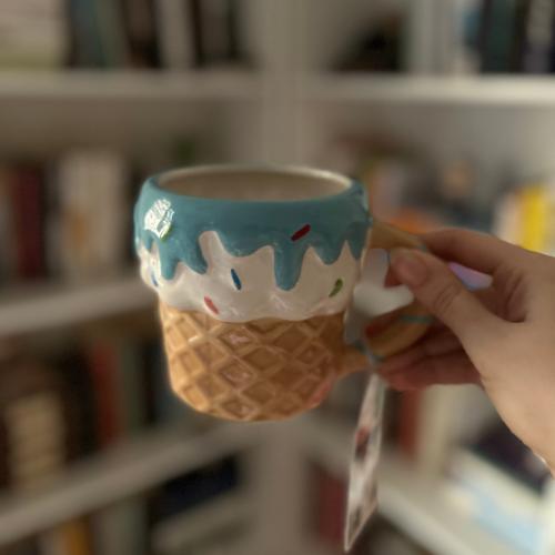 كوب بتصميم مختلف