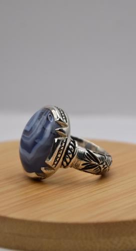 A split agate ring
