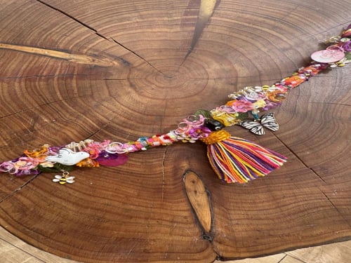 أليس في بلاد العجائب B-101