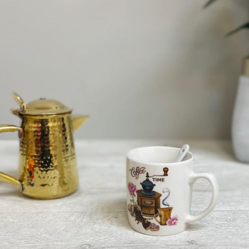 فنجان قهوة مع ملعقة