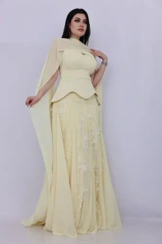 فستان سهرة كورسيه أصفر فاتح فاخر مع وشاح انسيابي