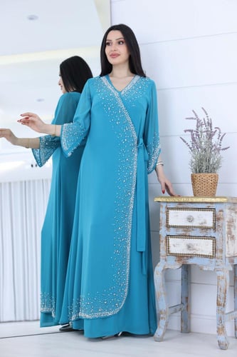 فستان كريب شيفون لف مزين بشك يدوي لؤلؤ فاخر على ال...