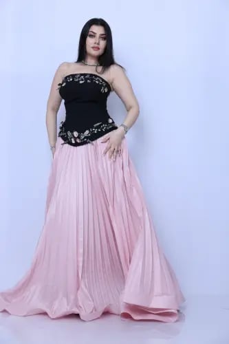 فستان سهرة أسود زهري كورسيه مخملي مكشوف الكتفين مز...