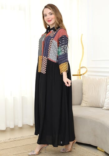 فستان صيفي بطبعات عصرية مع حزام للخصر - اسود