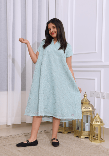 فستان بناتي أنيق مزين بتطريز النجوم لون تيفاني