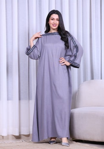 جلابية نسائية من قماش روزالين مزينة بشريط فضي وأسو...