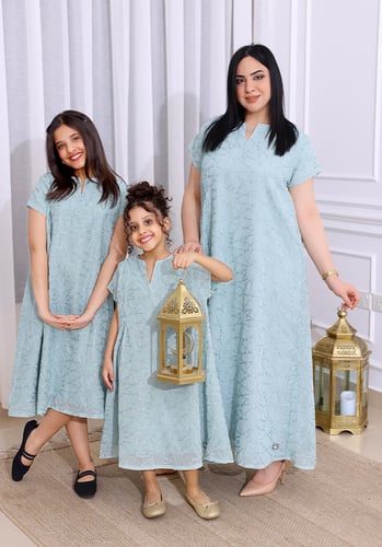 فستان بناتي أنيق مزين بتطريز النجوم لون تيفاني