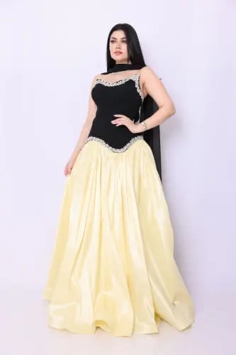 فستان سهرة بتصميم ملكي ثنائي اللون