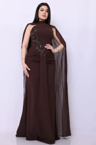 فستان سهرة بني فاخر بتصميم ملكي وتطريز راق على الص...