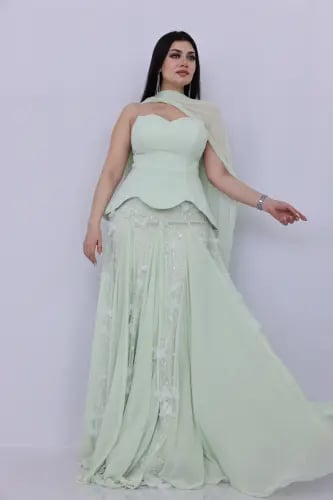 فستان سهرة كورسيه تيفاني فاتح فاخر مع وشاح انسيابي