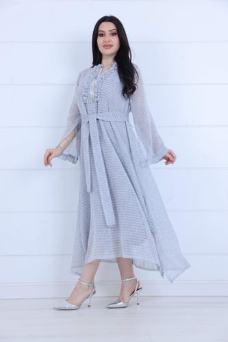 فستان لينن محزز بالعرض مزين بشك فضي لامع و كشكش عل...