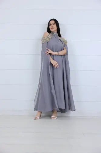فستان لينن سادة كتف مفتوح وياقة دائرية مزينين بشك...