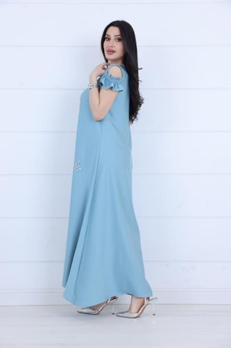 فستان جورسيه سادة مزين لشك يدوي فضي لامع على الصدر...