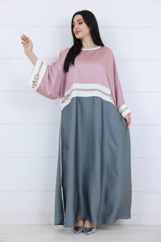 فستان تفتة لامعة سادة مزين بشك يدوي ذهبي على الياق...