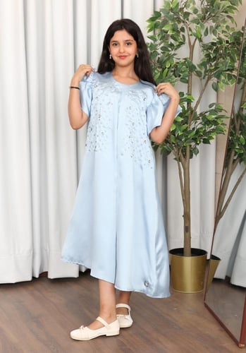 فستان بناتي ستان بتطريز شك وكريستال لامع لون سماوي