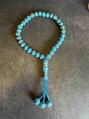 سبحة حجر الفيروز السيناوي المضغوط بالنحاس – طاقة ا...