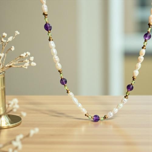 قلادة اللؤلؤ والأماثيست والزبرجد – تناغم طبيعي وأن...