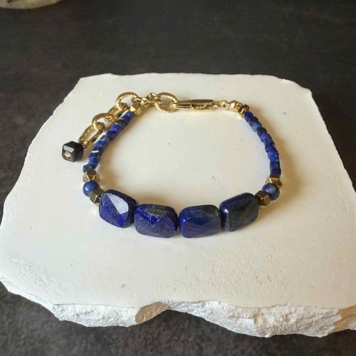 أسوارة حجر اللازورد والهماتيت – حكمة وثبات بلمسة أ...