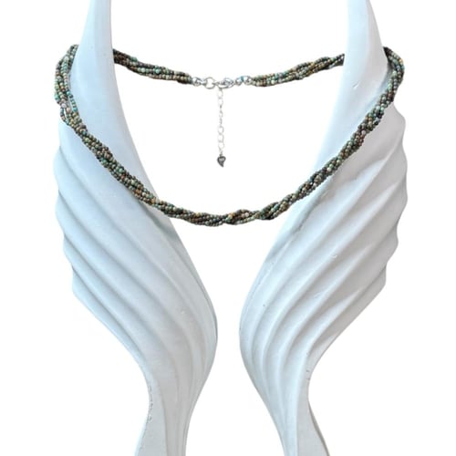 قلادة فيروز من 5 حبال – جرأة مستوحاة من الأرض