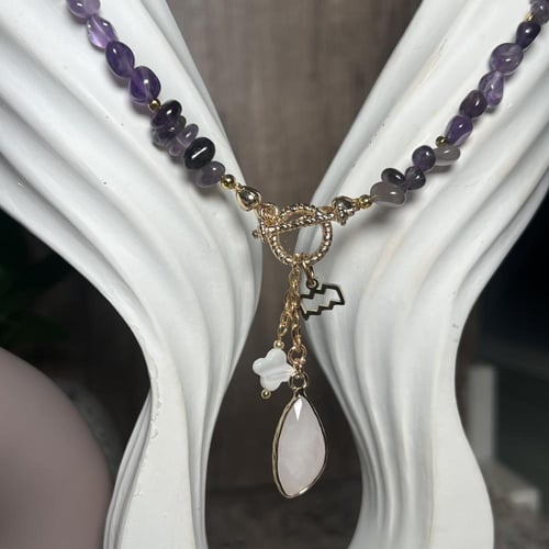 قلادة الأماثيست والكورتز مع تعليقة برج – طاقة الصف...