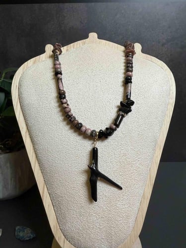 قلادة توازن الطاقة | رودونايت، أونيكس، ويسر