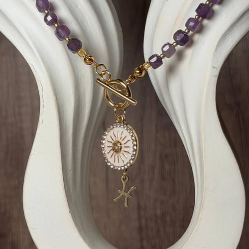 قلادة أماثيست مع تعليقة شمس وبرج من اختيارك – نور،...