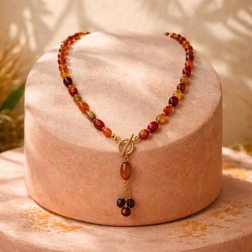 قلادة من العقيق الأحمر (الكارنيليان) وجذر الياقوت...