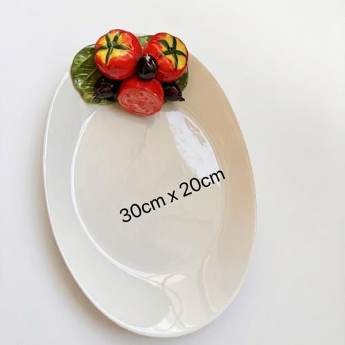 صحن تقديم سيراميك بيضاوي مزين بطماطم وزيتون بارز (30×20 سم)