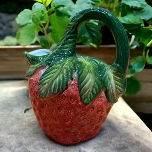 ابريق عصير - بمجسم الفراولة