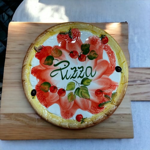 صحن البيتزا الإيطالي الفريد