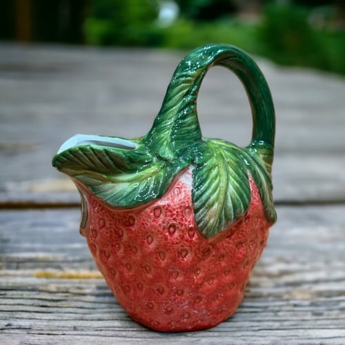 ابريق عصير - بمجسم الفراولة