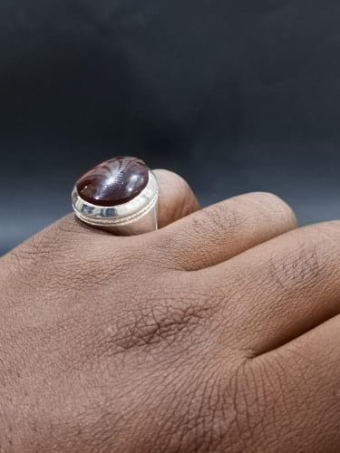 خاتم الفضة بحجر عقيق يماني كبدي بصياغة عقيل عيار ا...