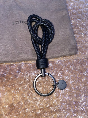 Bottega Veneta ميدالية