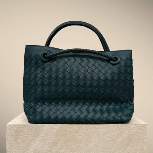 شنطه يد انديامو اخضر