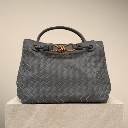 شنطه يد انديامو رصاصي