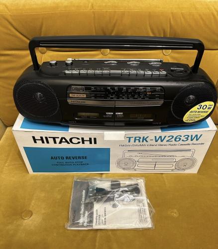 مشغل كاسيت وراديو من هيتاشي اليابانية