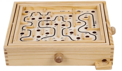 تحدي متاهة الكرة والتوازن