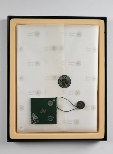 شماغ انجليزي الاول اميرال ابيض