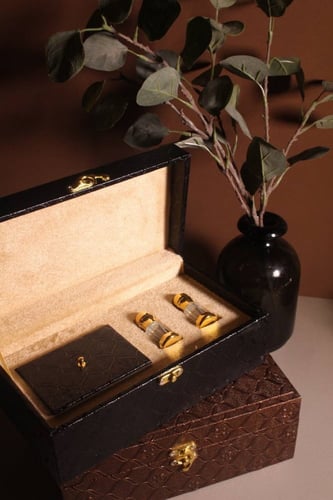 صندوق هدايا اسود