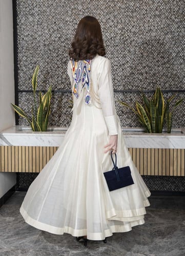 فستان بياقات مشغوله