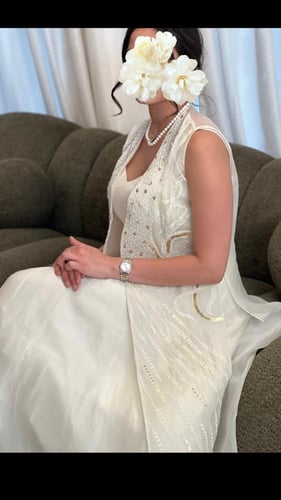 فستان مع فيست