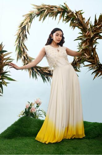 فستان مع فيست