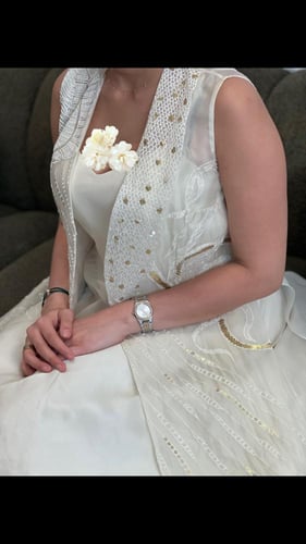 فستان مع فيست